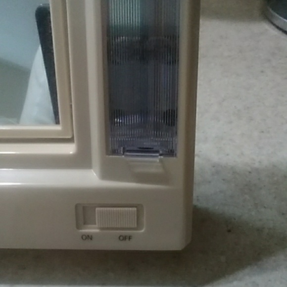 Avon lighted makeup mirror NIB - Picture 4 of 8